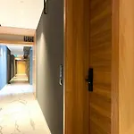 Chic W Parking Apartament *