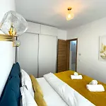 Chic W Parking Apartament *