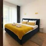 Chic W Parking Apartament *
