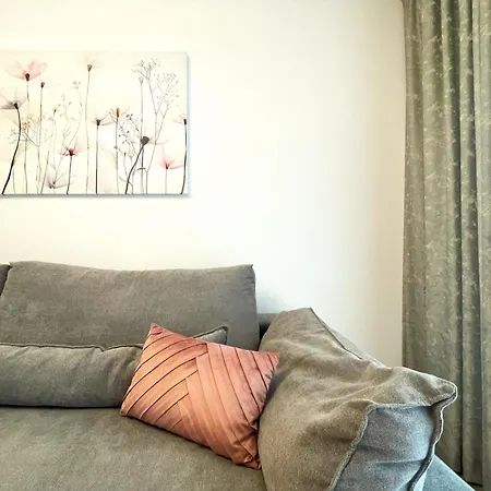 Chic In Cosmopolit With Balcony Apartment