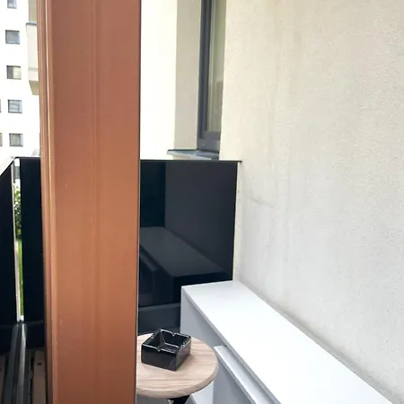 Apartment Chic In Cosmopolit With Balcony