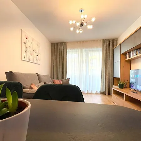 Chic In Cosmopolit With Balcony Apartment