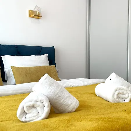 Apartment Chic In Cosmopolit With Balcony