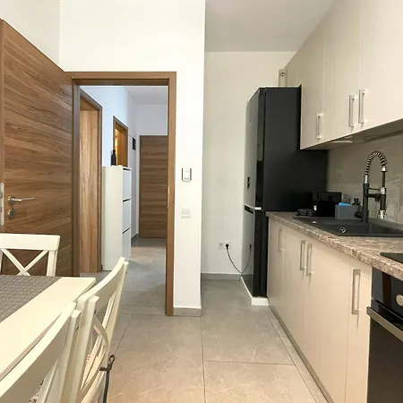 Apartment Chic In Cosmopolit With Balcony