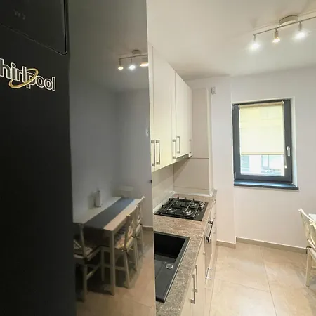 Apartment Chic In Cosmopolit With Balcony Brasov