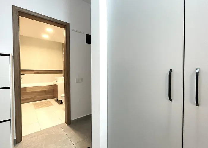 Chic W Parking Апартаменты